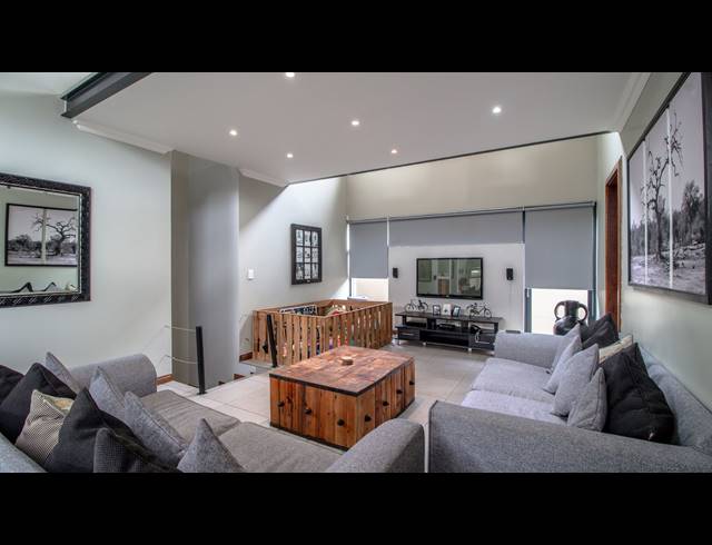 4 BEDROOM FREEHOLD FOR SALE IN LAKESIDE VILLAGE